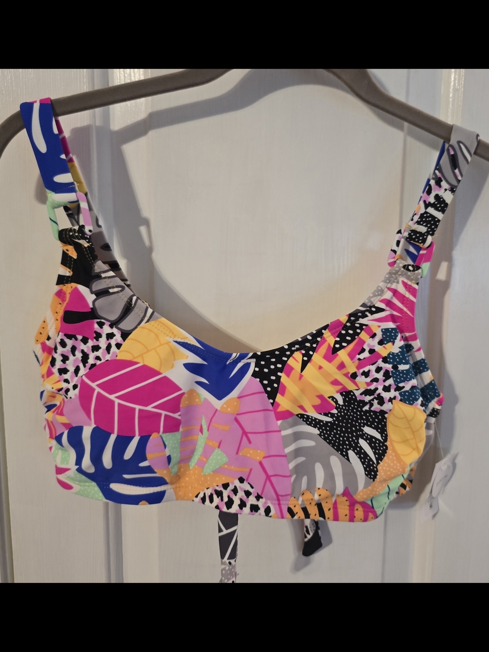 California Waves Bright Tropical Print Bikini Top - Size Is D/DD